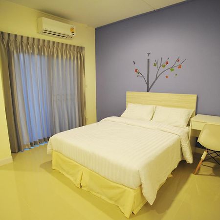 The Garden Living Hotel Bangkok Exterior photo