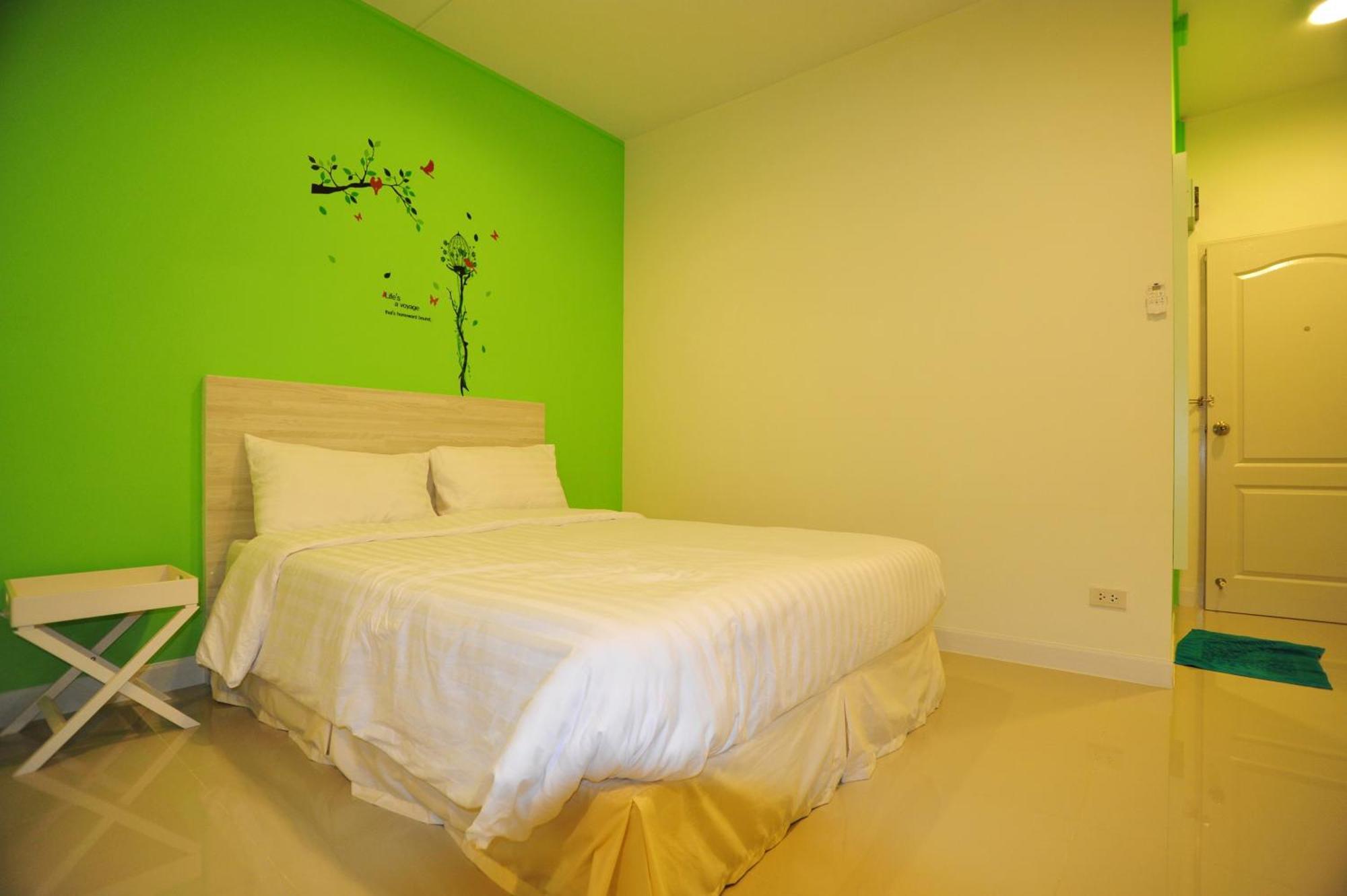 The Garden Living Hotel Bangkok Exterior photo