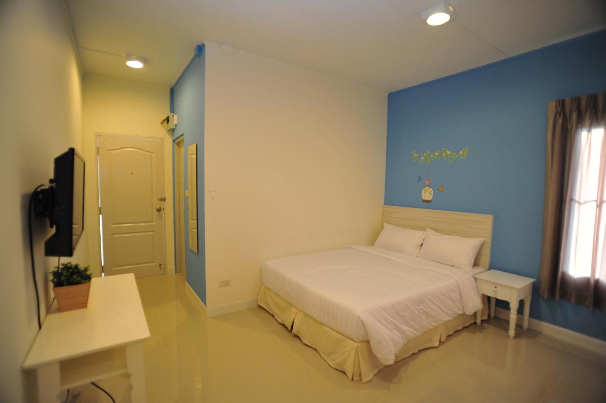 The Garden Living Hotel Bangkok Exterior photo