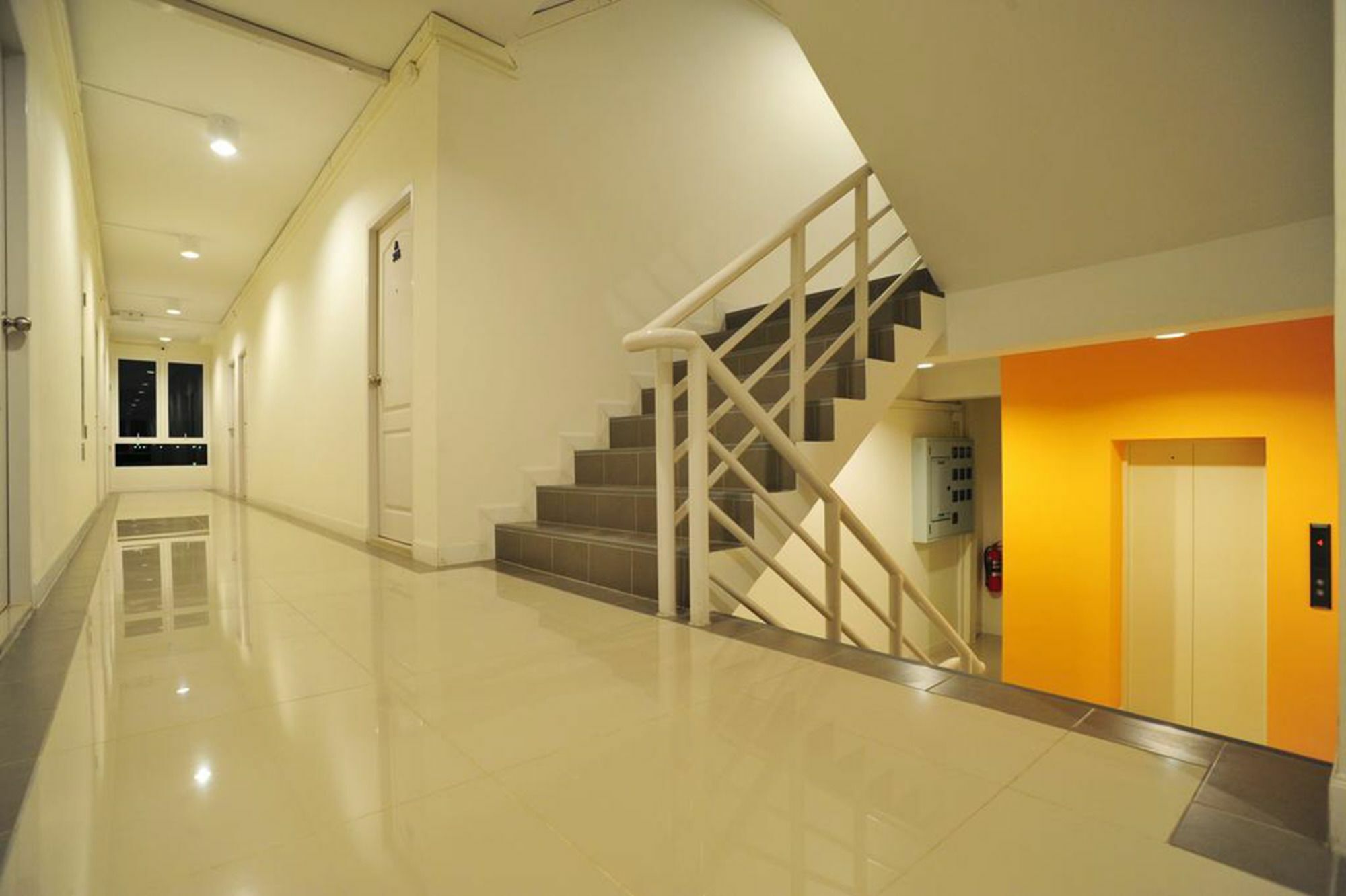 The Garden Living Hotel Bangkok Exterior photo