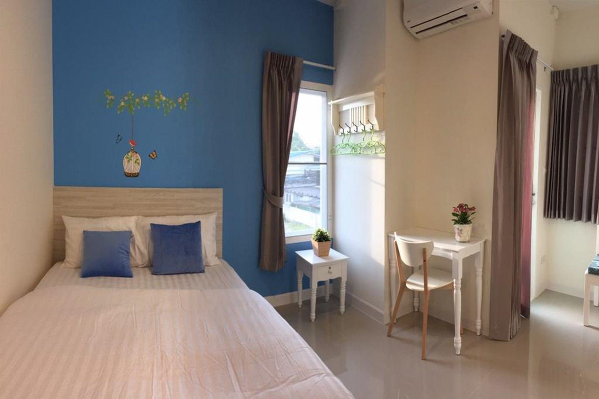 The Garden Living Hotel Bangkok Exterior photo