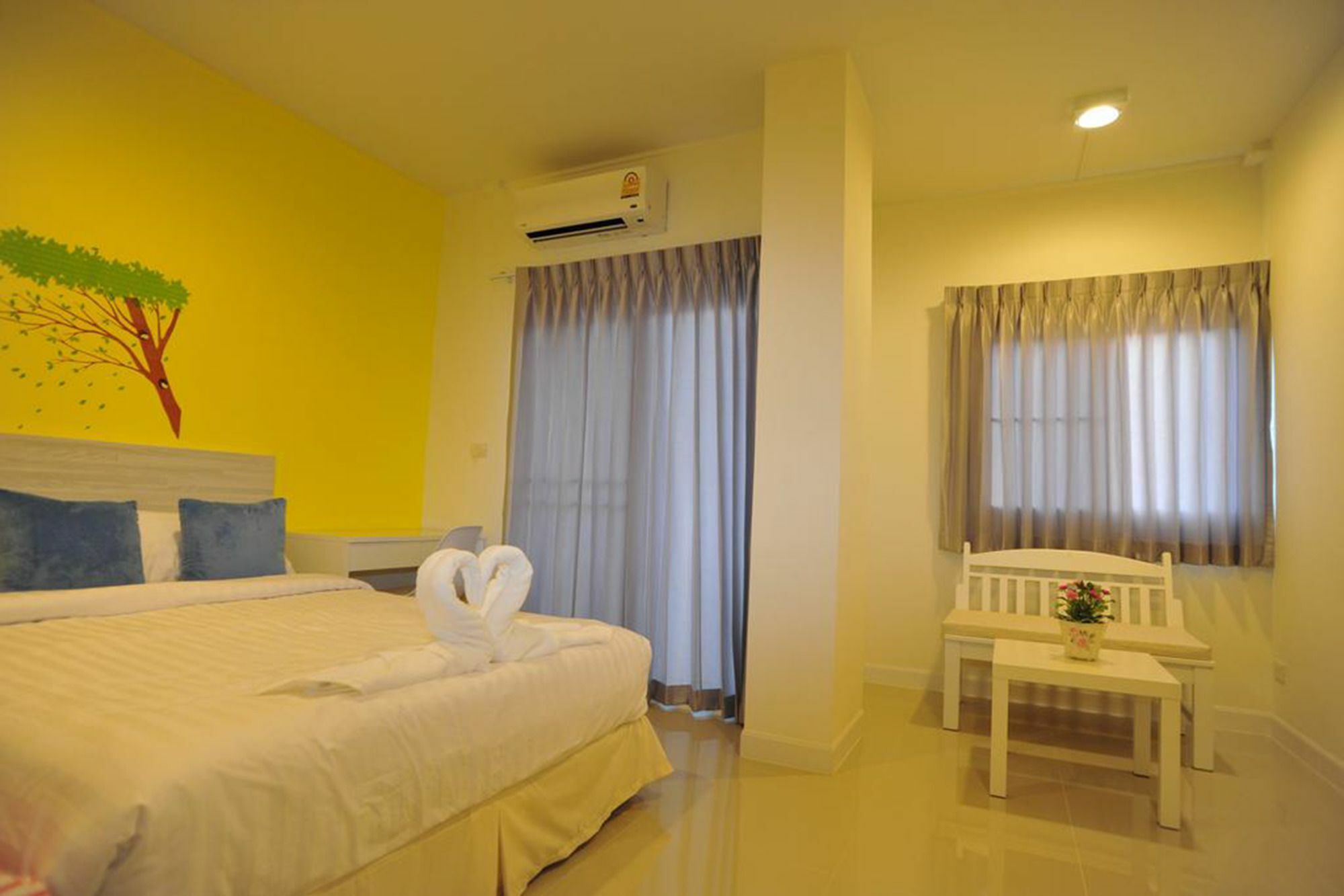 The Garden Living Hotel Bangkok Exterior photo