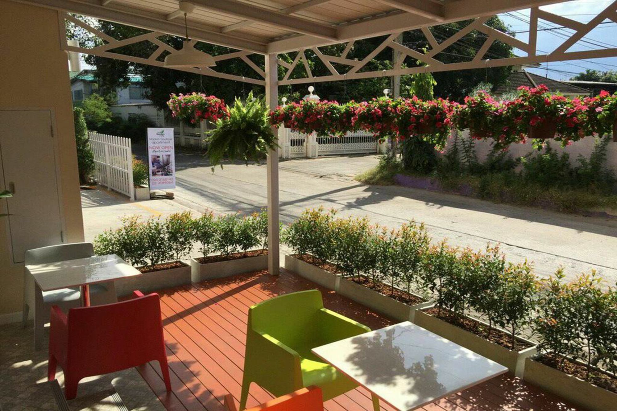 The Garden Living Hotel Bangkok Exterior photo